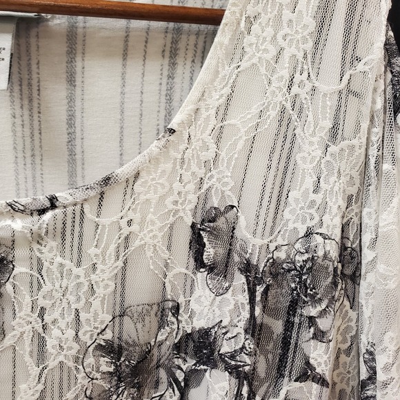 Catherines Womens Short Sleeve Lace Overlay Floral Top Size 2X White Artsy Event - Picture 3 of 11